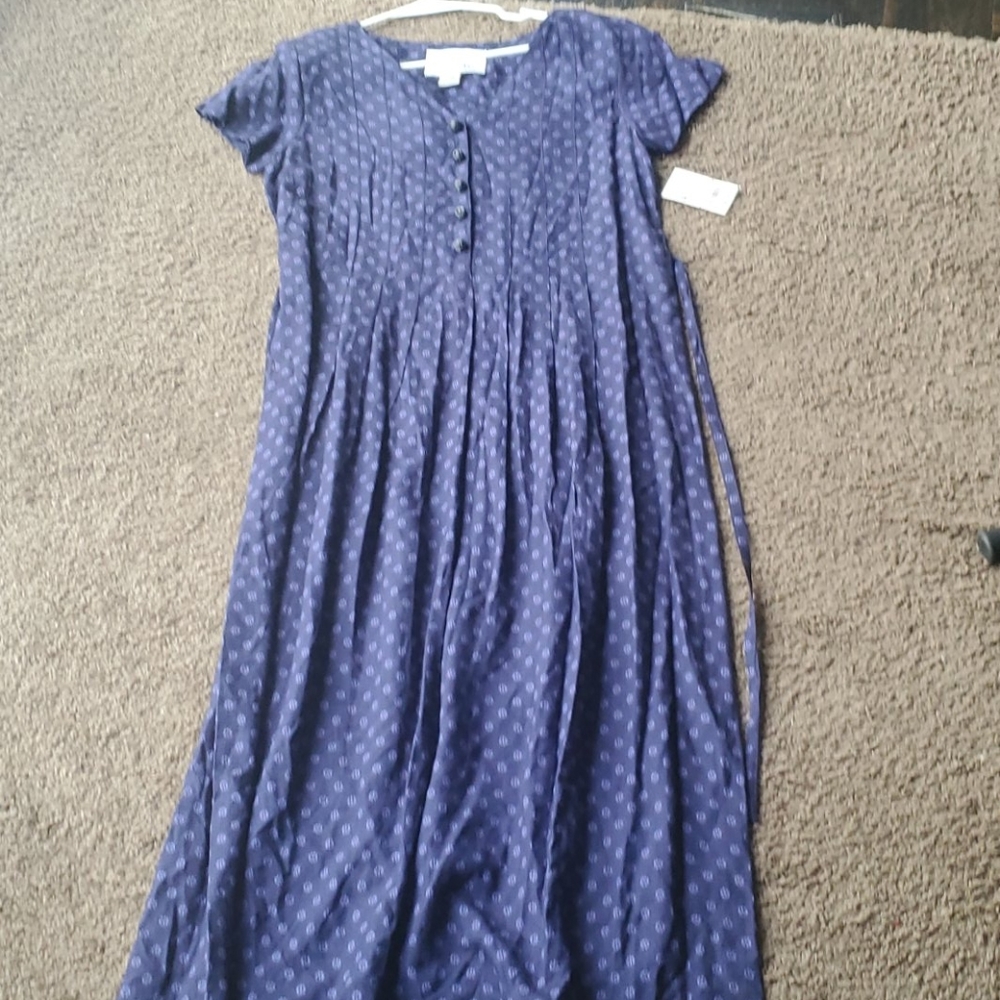 Dress - Picture 10 of 16
